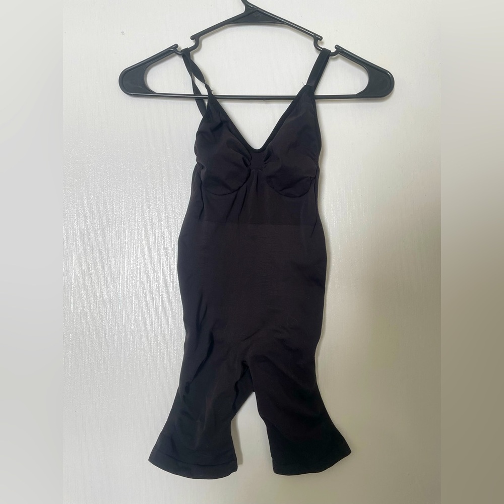 SKIMS BODY SUIT MIDTHIGH